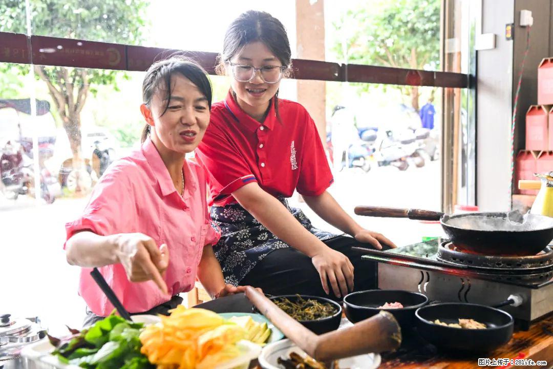 全网追的“扁担女孩”，找了一份暑假工，时薪12元 - 贵港生活资讯 - 贵港28生活网 gg.28life.net
